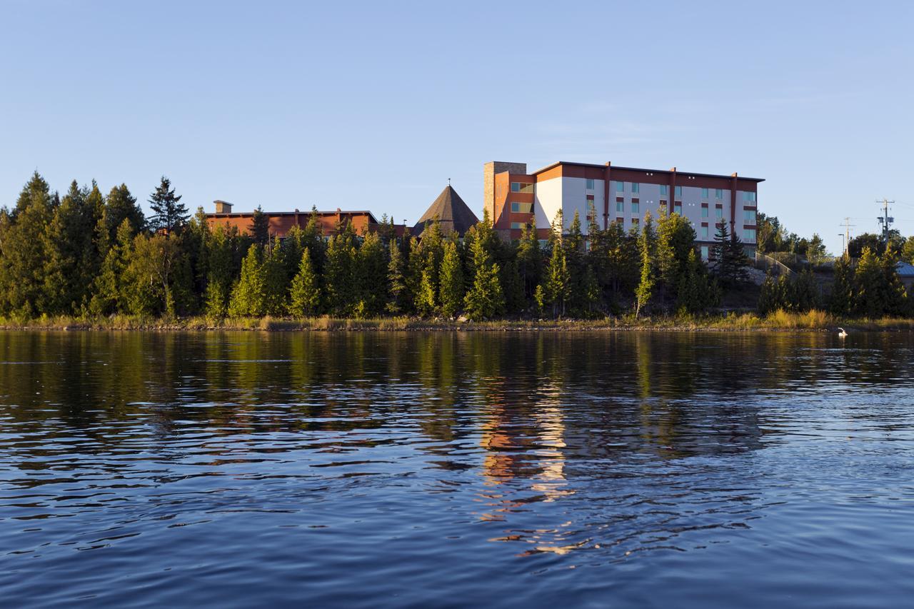 Little Current Manitoulin Hotel And Conference Centre מראה חיצוני תמונה