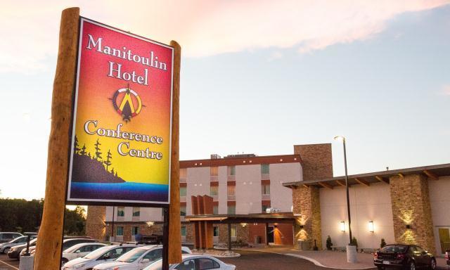 Little Current Manitoulin Hotel And Conference Centre מראה חיצוני תמונה